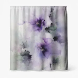Badeforhæng – bløde blomster i violette, lilla, mørkegrønne og sorte nuancer med akvarellignende effekt på semi-transparent stof.