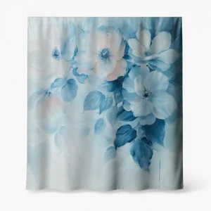 Badeforhæng – blomstermotiv med store blå og himmelblå blomster og hvide samt lyseblå baggrunde.
