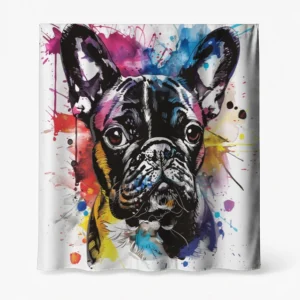 Badeforhæng – motiv af fransk bulldog med akvarel-splatter i violet, blå, pink og gul på hvid baggrund.