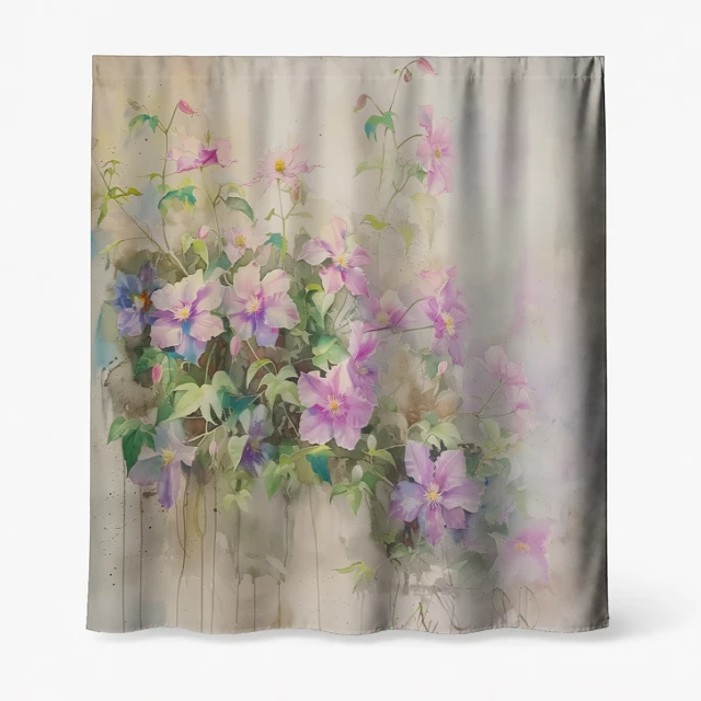 Badeforhæng – kunstnerisk forårsblomstermotiv med lyserøde, lilla og grønne blomster på grå-beige baggrund.