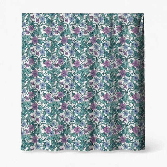 Badeforhæng – blomsterprint med lavendel, lys lilla, grøn og blågrøn i et tæt mønster på glat materiale.