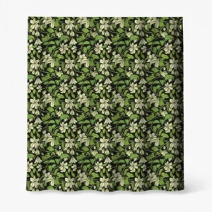 Badeforhæng – mønstret med stiliserede blomster og blade i dyb grøn og hvid på glat materiale.