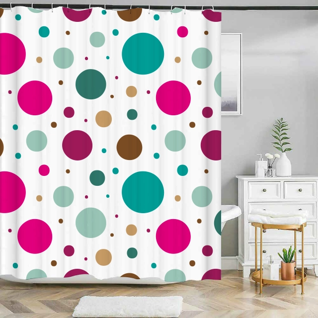 Badeforhæng – farverige cirkler i lyserød, turkis, mauve og beige på hvid baggrund med varierede størrelser.