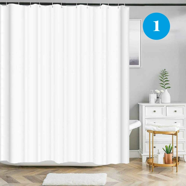 Badeforhæng – enkelt hvidt med glat tekstur, hængt på børstet metalstang, med bløde vertikale folder.