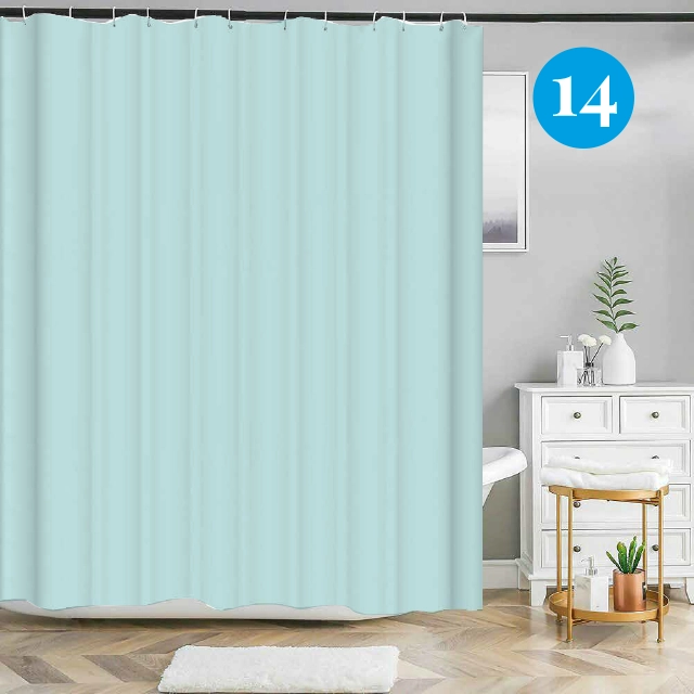 Badeforhæng – ensfarvet lys turkis med jævne folder og små ringe til ophængning, glat og let skinnende overflade.