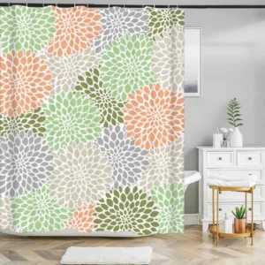 Badeforhæng med grafisk dahlia-blomstermønster i beige, sand, grønne og bløde orange nuancer i et roligt og moderne design.